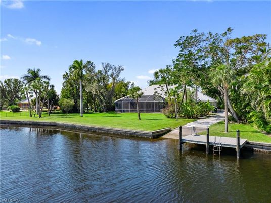 Exterior, Lake