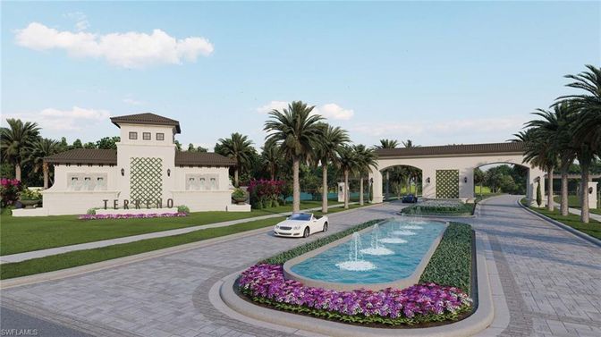 Exterior, Facade, Pool, Mediterranean