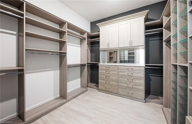 Interior, Walk-in Closets, Wood Texture Flooring