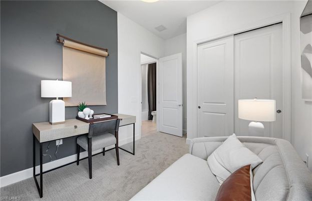 Home Office, Interior