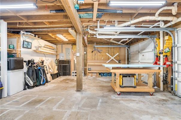 Garage, Interior, Wooden Beams