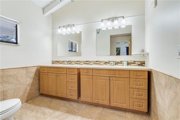 Bathroom, Dual Sink Vanities, Interior