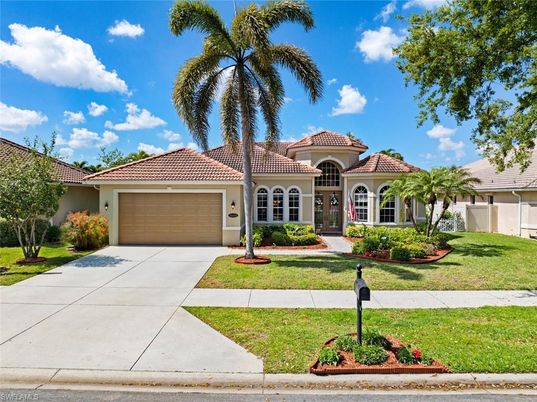 Attached, Exterior, Facade, Mediterranean