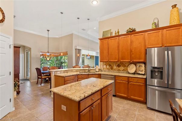 Dining room, Interior, Kitchen, Pendant Lights, Recessed Lighting, Stainless Steel Appliances