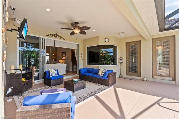 Exterior, Living room, Recessed Lighting