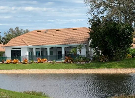 Exterior, Lake