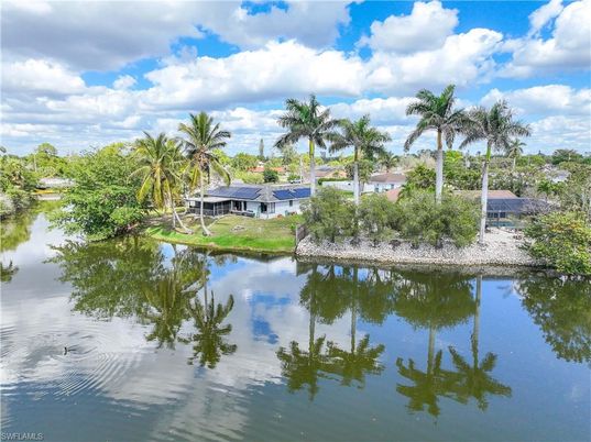 Exterior, Lake