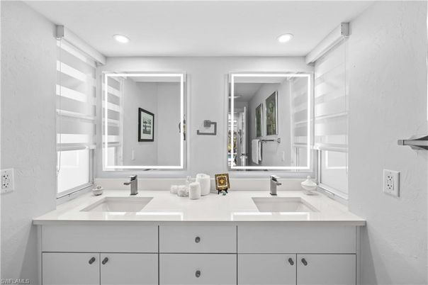 Bathroom, Dual Sink Vanities, Interior, Recessed Lighting