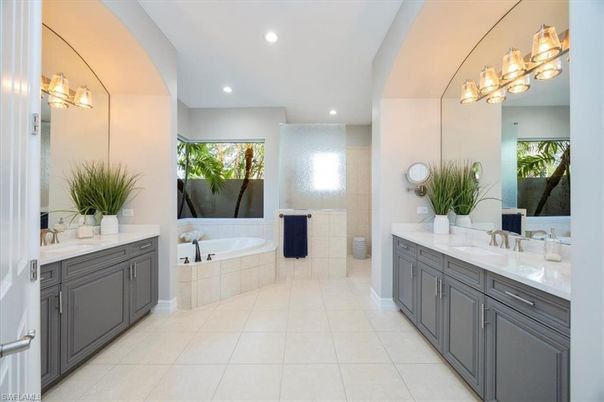 Bathroom, Dual Sink Vanities, Interior, Recessed Lighting