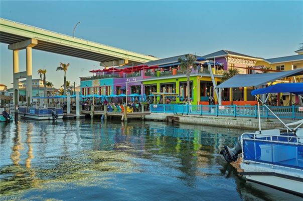 Exterior, Lake