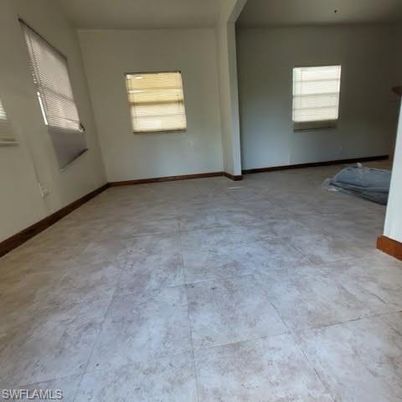 Empty room, Interior