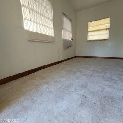 Empty room, Interior