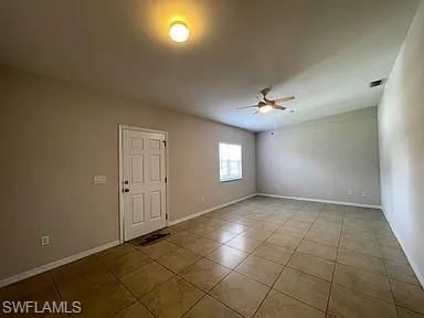 Empty room, Interior