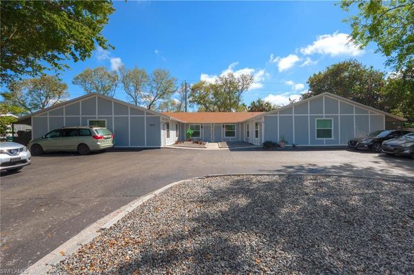 Exterior, Facade, Ranch