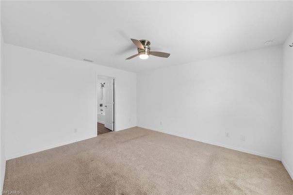 Empty room, Interior