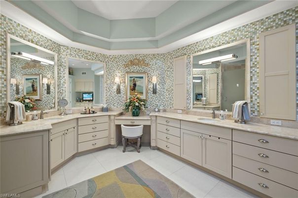 Bathroom, Dual Sink Vanities, Interior