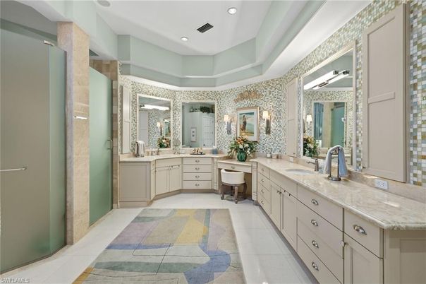 Bathroom, Dual Sink Vanities, Interior, Recessed Lighting
