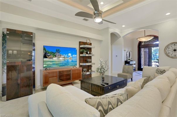 Interior, Living room, Pendant Lights, Recessed Lighting