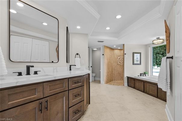 Bathroom, Dual Sink Vanities, Interior, Recessed Lighting