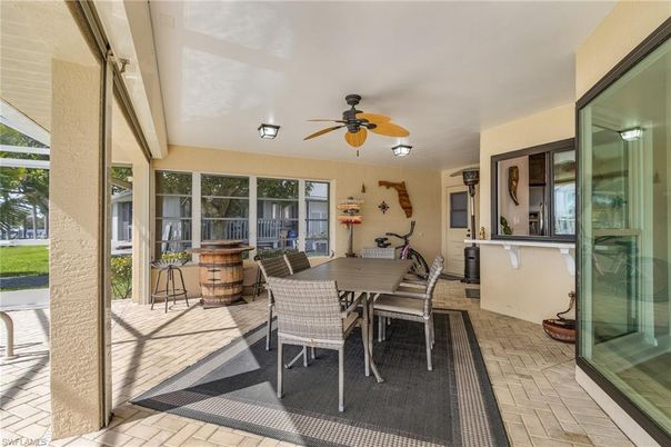 Dining room, Interior