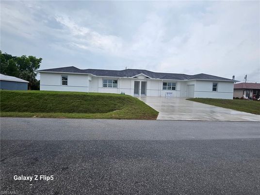 Backyard, Exterior, Facade, Ranch