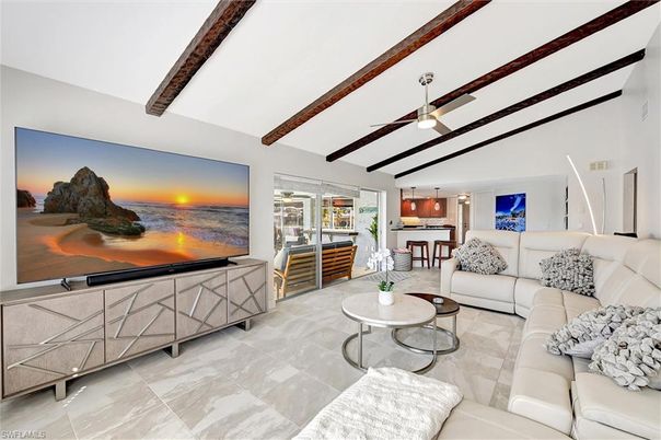Interior, Living room, Pendant Lights, Water, Wooden Beams
