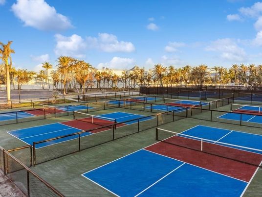 Exterior, Tennis Courts