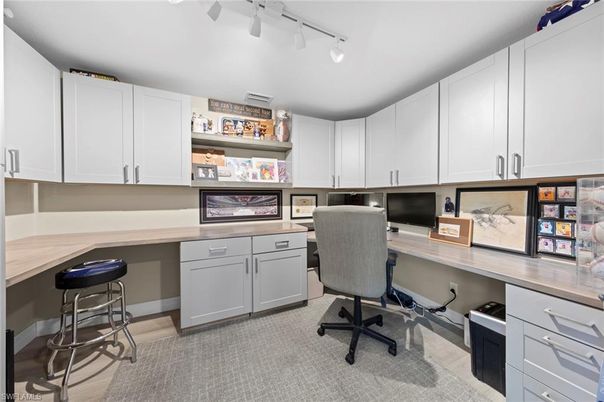 Home Office, Interior