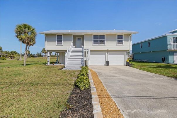 Attached, Exterior, Facade, Raised Ranch