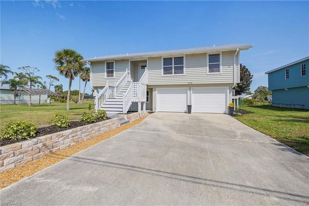 Attached, Exterior, Facade, Raised Ranch