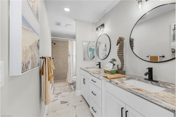 Bathroom, Dual Sink Vanities, Interior, Recessed Lighting