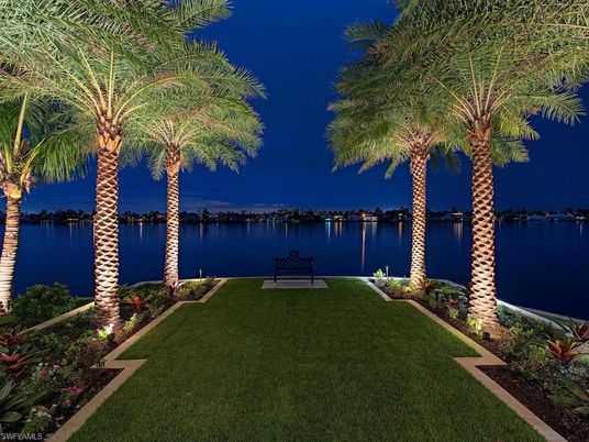 Exterior, Lake
