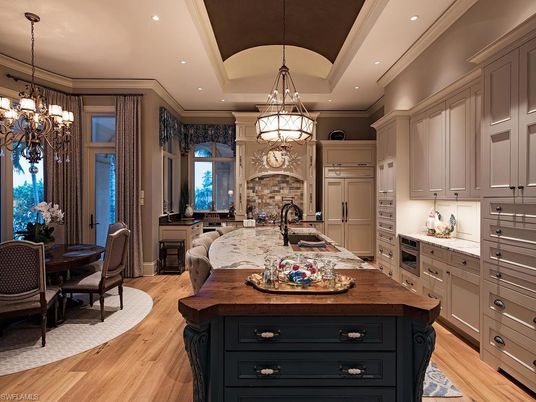 Chandelier, Dining room, Interior, Kitchen, Pendant Lights, Recessed Lighting, Stone Walls, Wood Texture Flooring