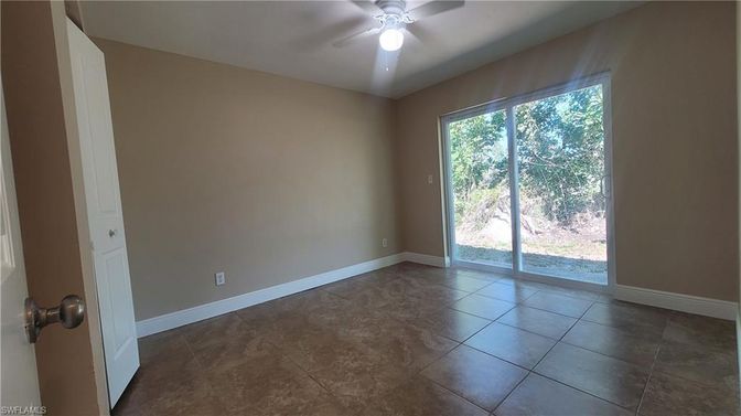 Empty room, Interior