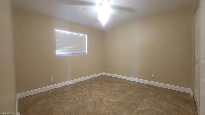 Empty room, Interior