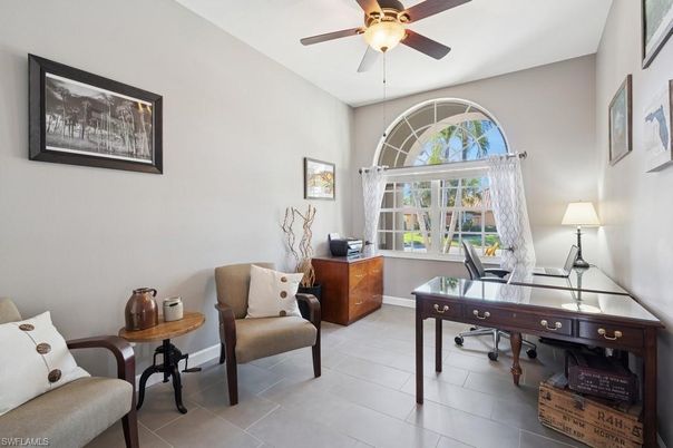 Home Office, Interior