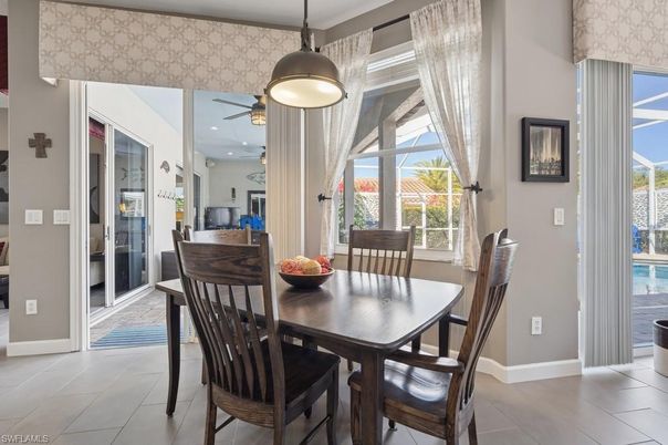 Dining room, Interior, Pendant Lights, Recessed Lighting