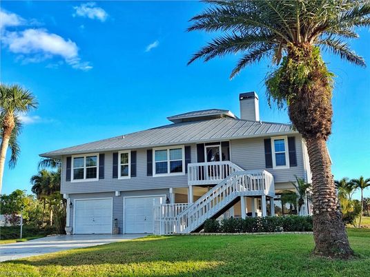 Attached, Exterior, Facade, Raised Ranch