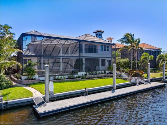 Exterior, Lake