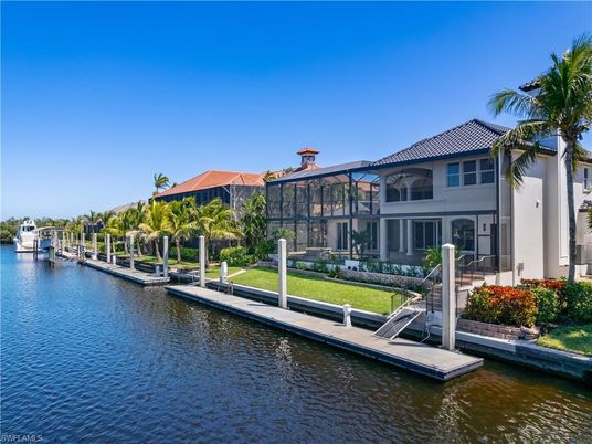 Exterior, Lake