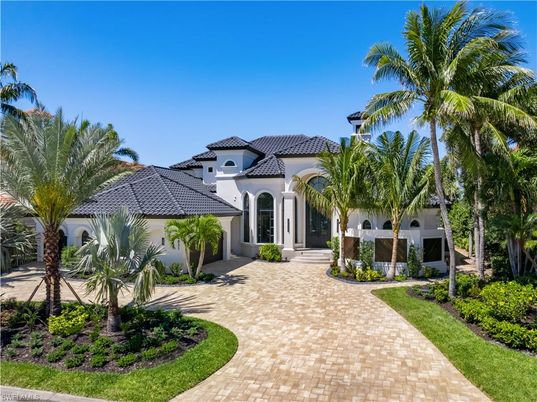Attached, Exterior, Facade, Mediterranean