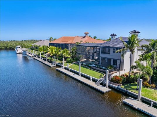 Exterior, Lake