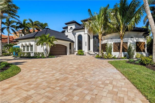 Attached, Exterior, Facade, Mediterranean