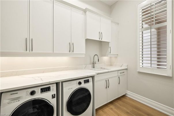 Interior, Washer, Wood Texture Flooring