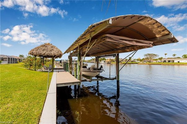 Exterior, Lake