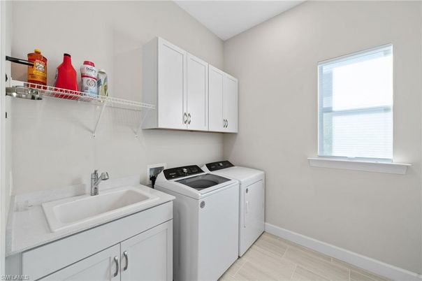 Interior, Washer, Wood Texture Flooring