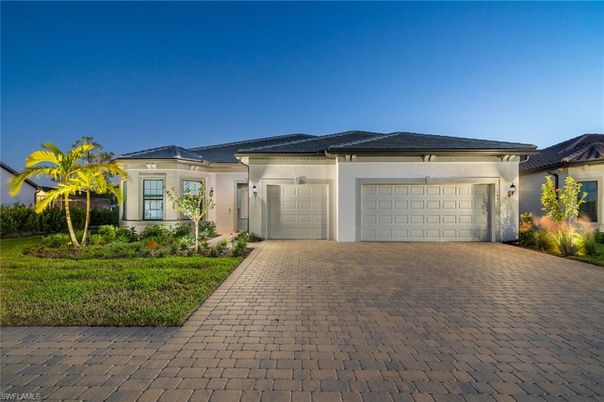 Attached, Exterior, Facade, Ranch