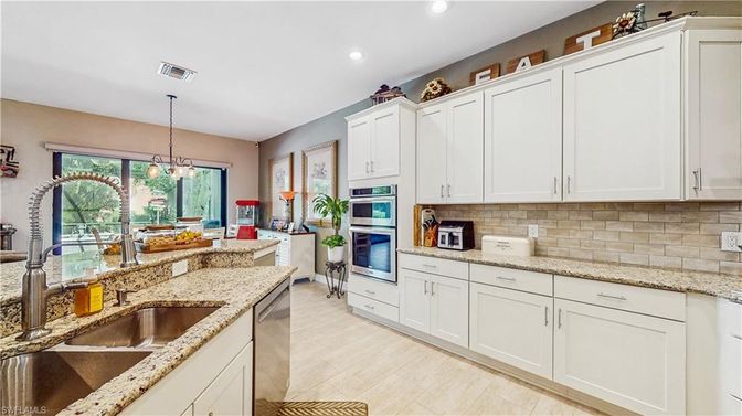 Dining room, Interior, Kitchen, Pendant Lights, Recessed Lighting, Wood Texture Flooring