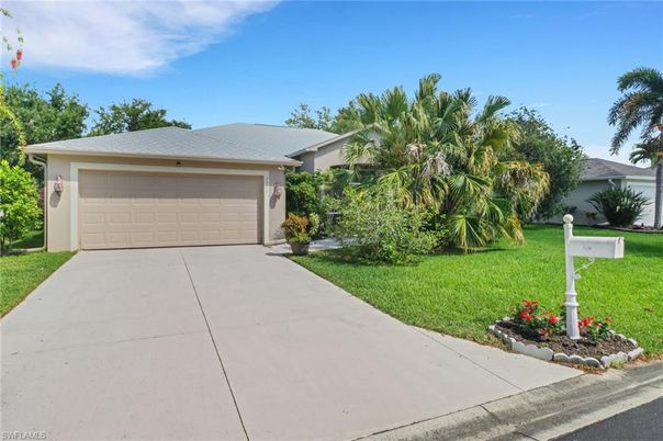 Attached, Exterior, Facade, Ranch