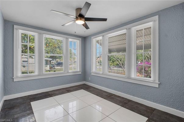 Empty room, Interior